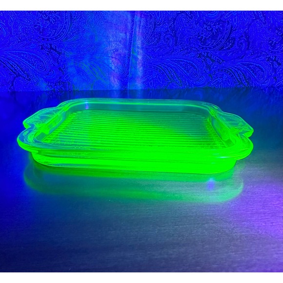 Vintage uranium glass handle square tray Floral green by Jeannette glass - Picture 6 of 10